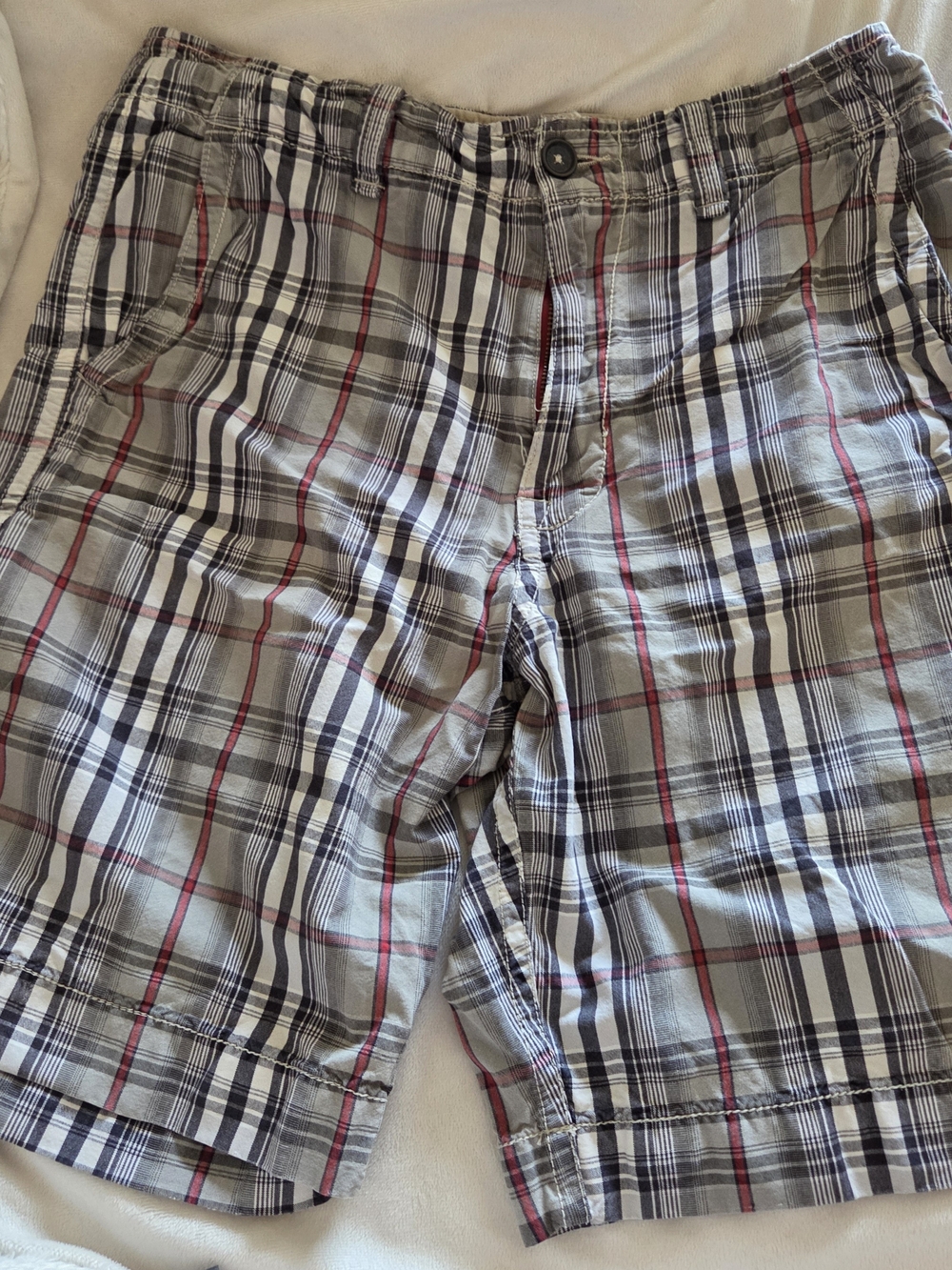 American Eagle Outfitters Plaid Flat Front Shorts in Gray, Black & Red